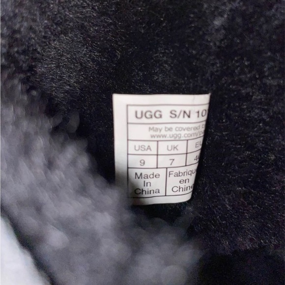 UGG Classic Mini Boots - Picture 4 of 4